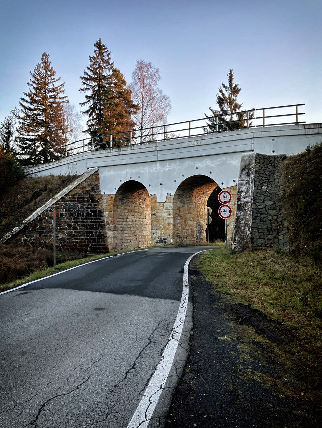 Viadukt p�ed Falknovem